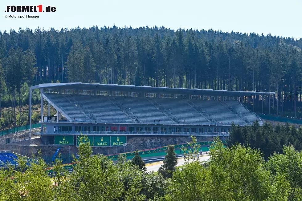 Foto zur News: Die neue Tribüne in Spa