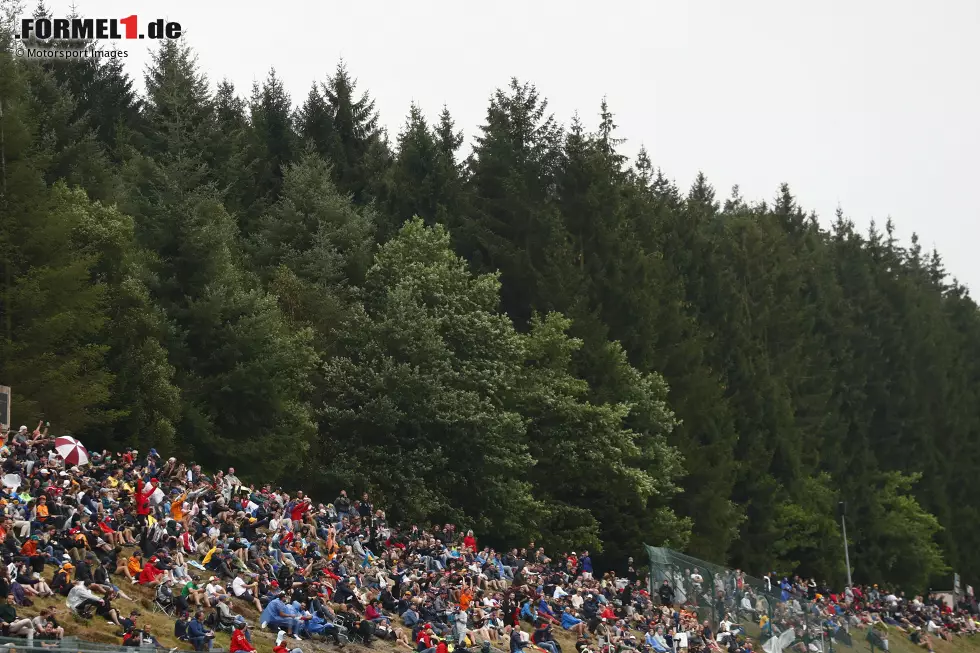 Foto zur News: Zuschauer in Spa