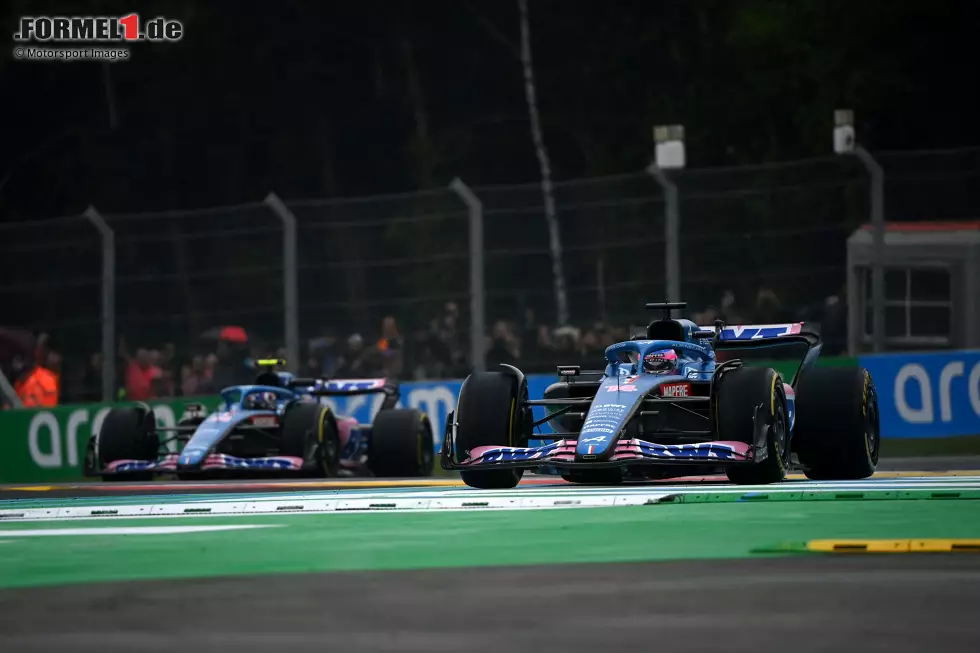 Foto zur News: Fernando Alonso (Alpine) und Esteban Ocon (Alpine)