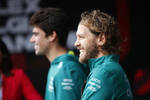 Foto zur News: Lance Stroll (Aston Martin) und Sebastian Vettel (Aston Martin)