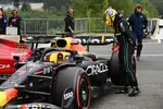 Foto zur News: Lewis Hamilton (Mercedes) und Max Verstappen (Red Bull)