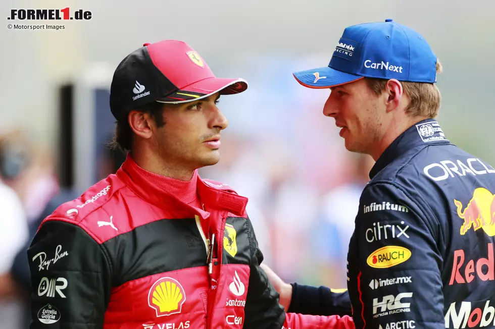 Foto zur News: Carlos Sainz (Ferrari) und Max Verstappen (Red Bull)