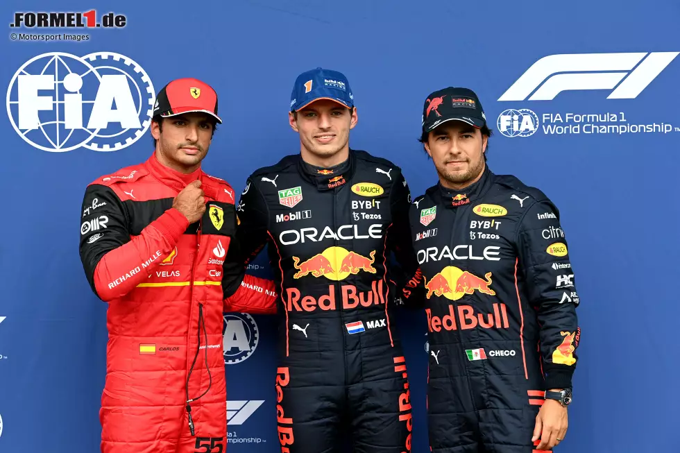 Foto zur News: Carlos Sainz (Ferrari), Max Verstappen (Red Bull) und Sergio Perez (Red Bull)