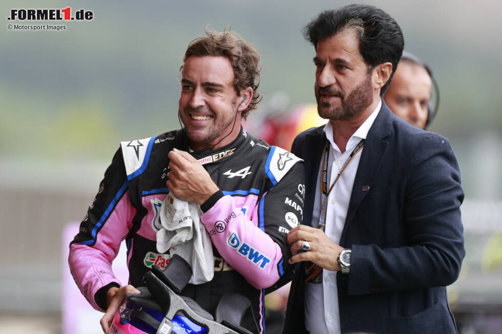 Foto zur News: Fernando Alonso (Alpine) mit FIA-Präsident Mohammed bin Sulayem