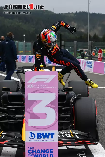 Foto zur News: Sergio Perez (Red Bull)