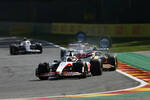 Foto zur News: Guanyu Zhou (Alfa Romeo), Kevin Magnussen (Haas) und Lando Norris (McLaren)