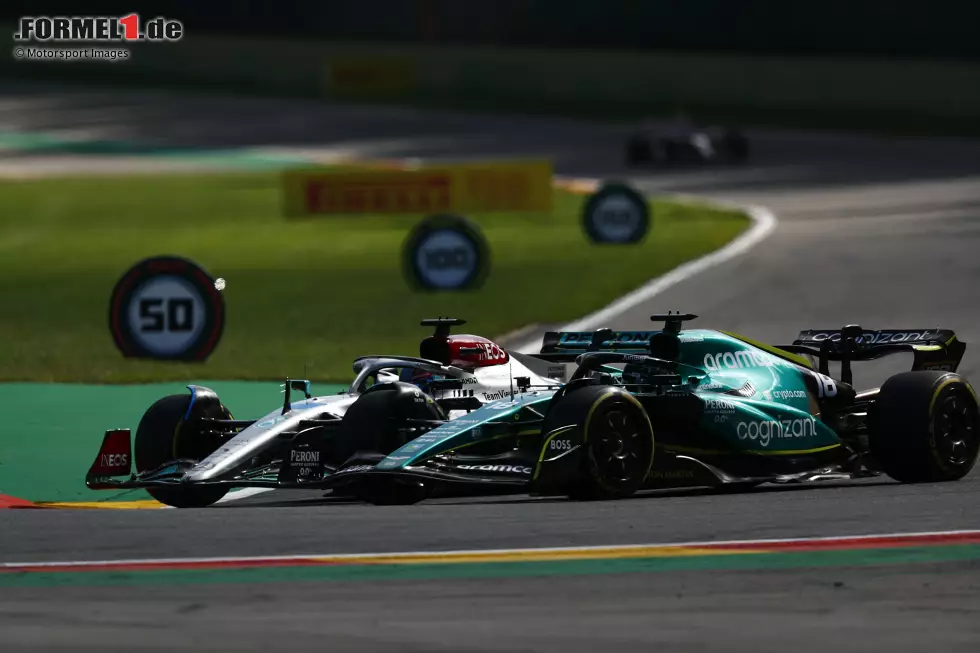 Foto zur News: George Russell (Mercedes) und Lance Stroll (Aston Martin)