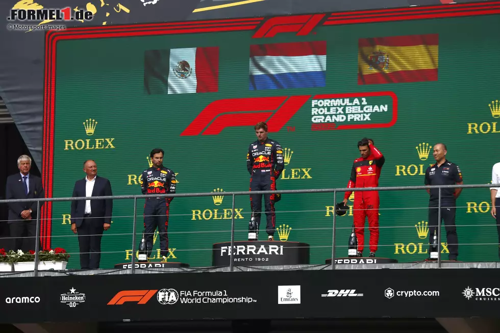 Foto zur News: Sergio Perez (Red Bull), Max Verstappen (Red Bull) und Carlos Sainz (Ferrari)