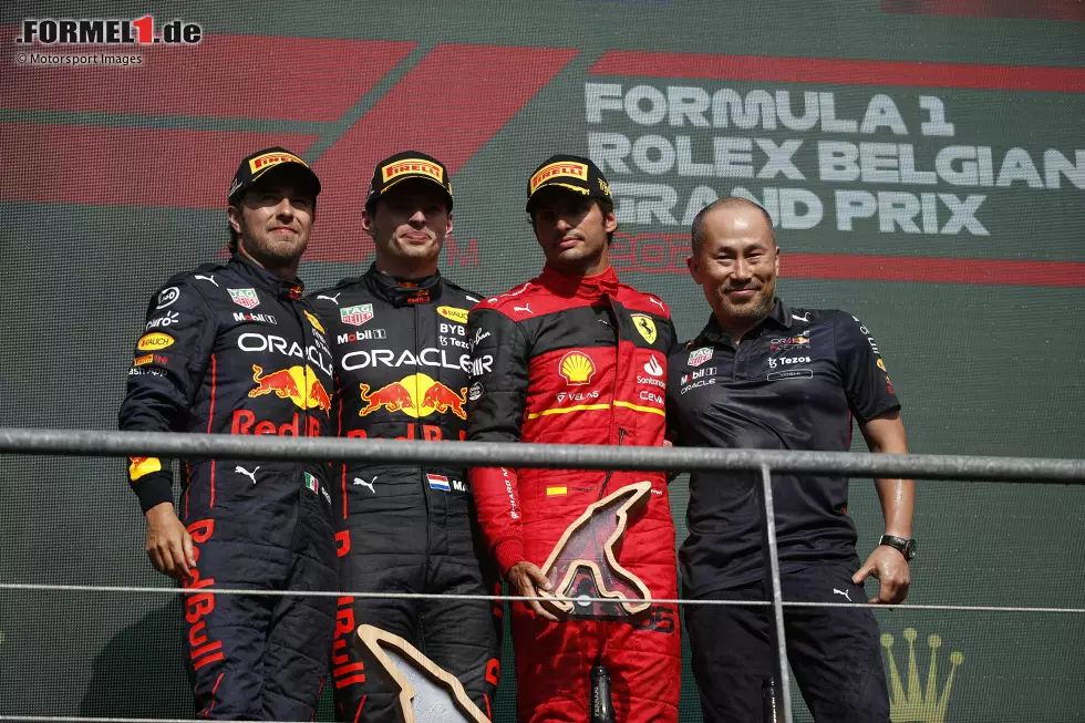 Foto zur News: Sergio Perez (Red Bull), Max Verstappen (Red Bull) und Carlos Sainz (Ferrari)