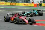 Foto zur News: Carlos Sainz (Ferrari) und Sebastian Vettel (Aston Martin)