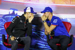 Foto zur News: Esteban Ocon (Alpine) und Mick Schumacher (Haas)