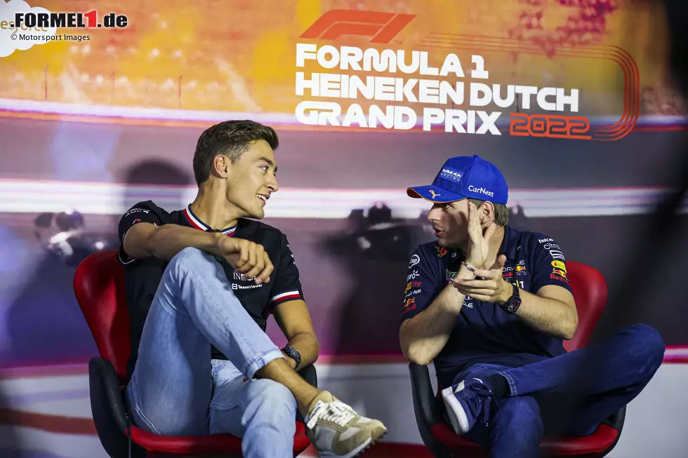 Foto zur News: George Russell (Mercedes) und Max Verstappen (Red Bull)