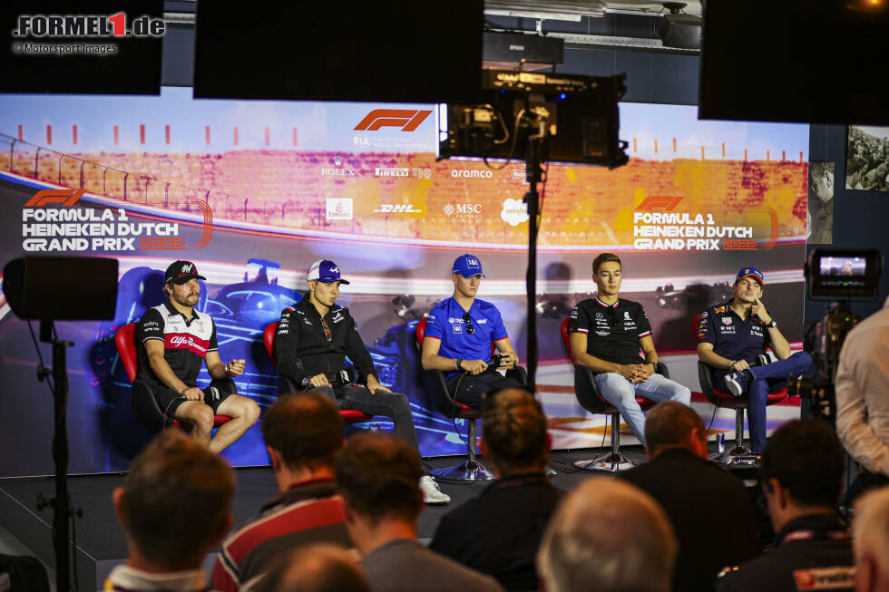 Valtteri Bottas (Alfa Romeo), Esteban Ocon (Alpine), Mick Schumacher (Haas), George Russell (Mercedes) und Max Verstappen (Red Bull) Valtteri Bottas (Alfa Romeo), Esteban Ocon (Alpine), Mick Schumacher (Haas), George Russell (Mercedes) und Max Verstappen (Red Bull)