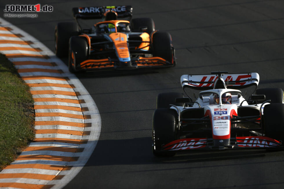 Foto zur News: Kevin Magnussen (Haas) und Lando Norris (McLaren)