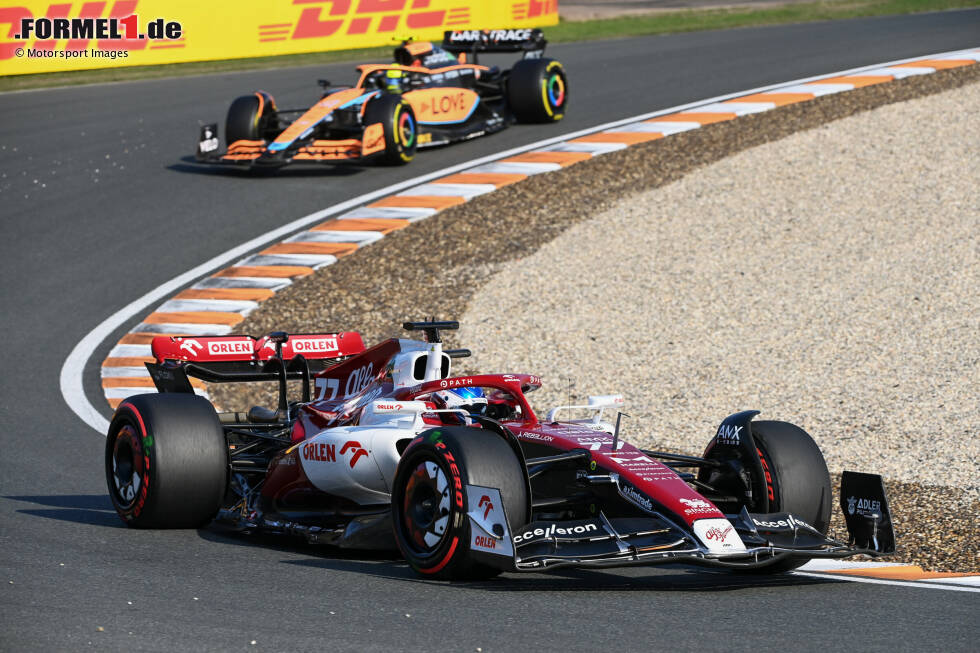Foto zur News: Valtteri Bottas (Alfa Romeo) und Lando Norris (McLaren)