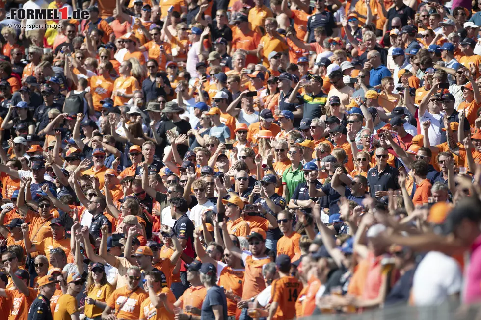 Foto zur News: Fans in Zandvoort