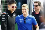 Foto zur News: Esteban Ocon (Alpine) und Mick Schumacher (Haas)