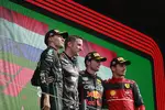 Foto zur News: George Russell (Mercedes), Max Verstappen (Red Bull) und Charles Leclerc (Ferrari)