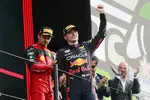 Foto zur News: Charles Leclerc (Ferrari) und Max Verstappen (Red Bull)