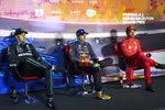 Foto zur News: George Russell (Mercedes), Max Verstappen (Red Bull) und Charles Leclerc (Ferrari)