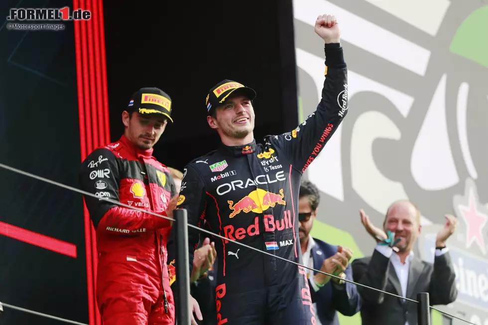 Foto zur News: Charles Leclerc (Ferrari) und Max Verstappen (Red Bull)