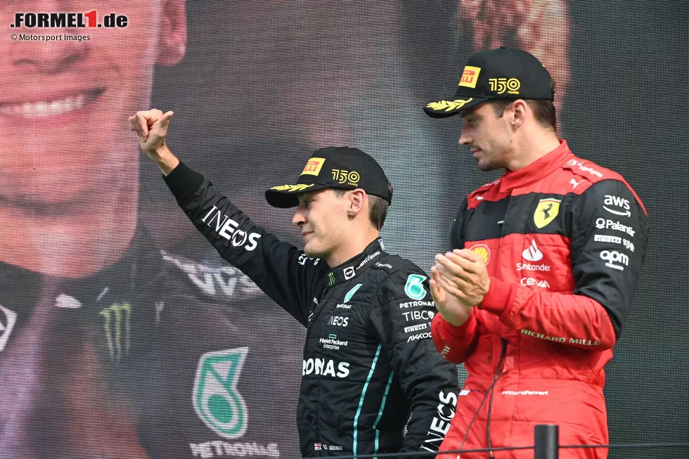 Foto zur News: George Russell (Mercedes) und Charles Leclerc (Ferrari)