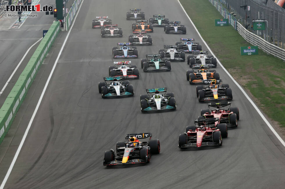 Max Verstappen (Red Bull), Charles Leclerc (Ferrari), Carlos Sainz (Ferrari), Lewis Hamilton (Mercedes), Sergio Perez (Red Bull) und George Russell (Mercedes) Max Verstappen (Red Bull), Charles Leclerc (Ferrari), Carlos Sainz (Ferrari), Lewis Hamilton (Mercedes), Sergio Perez (Red Bull) und George Russell (Mercedes)