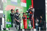 Foto zur News: Max Verstappen (Red Bull), Nicholas Latifi (Williams), George Russell (Mercedes) und Jos Verstappen