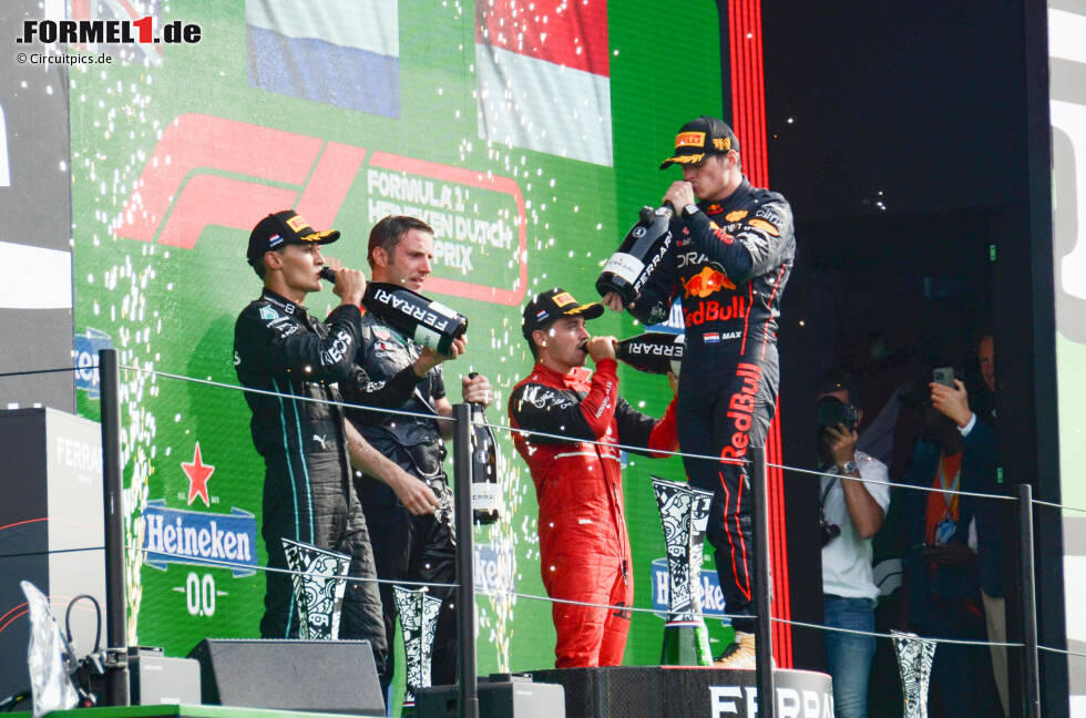 Foto zur News: Max Verstappen (Red Bull), Nicholas Latifi (Williams), George Russell (Mercedes) und Jos Verstappen
