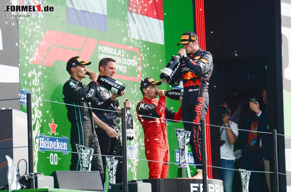 Max Verstappen (Red Bull), Nicholas Latifi (Williams), George Russell (Mercedes) und Jos Verstappen Foto zur News: Max Verstappen (Red Bull), Nicholas Latifi (Williams), George Russell (Mercedes) und Jos Verstappen