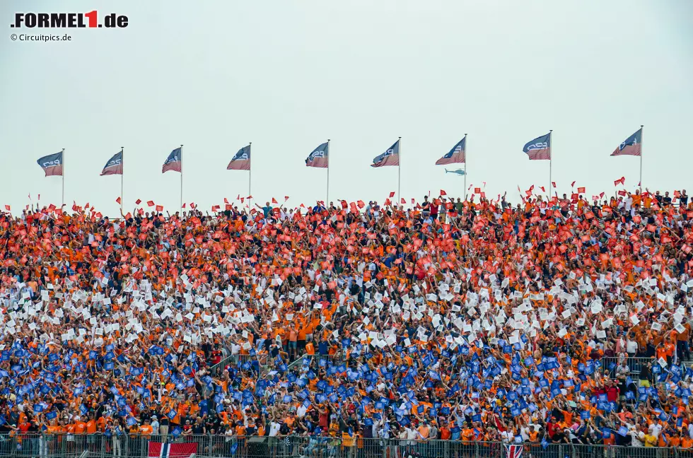 Foto zur News: Fans in Zandvoort