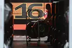 Foto zur News: Ferrari-Box von Charles Leclerc