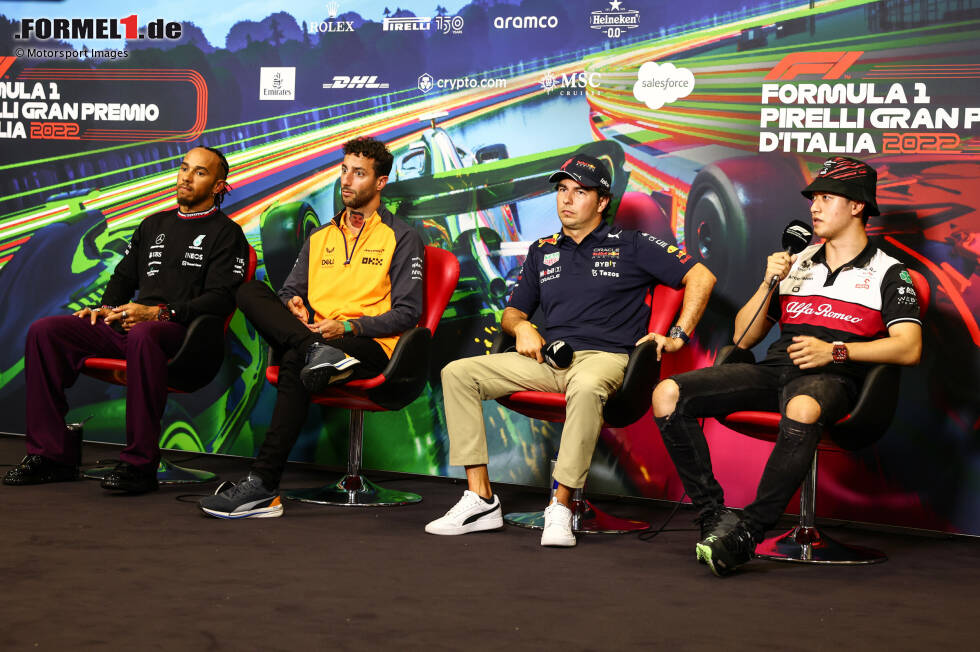 Foto zur News: Guanyu Zhou (Alfa Romeo), Lewis Hamilton (Mercedes), Daniel Ricciardo (McLaren) und Sergio Perez (Red Bull)
