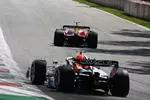 Foto zur News: Carlos Sainz (Ferrari) und Max Verstappen (Red Bull)