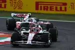 Foto zur News: Valtteri Bottas (Alfa Romeo) und Antonio Giovinazzi