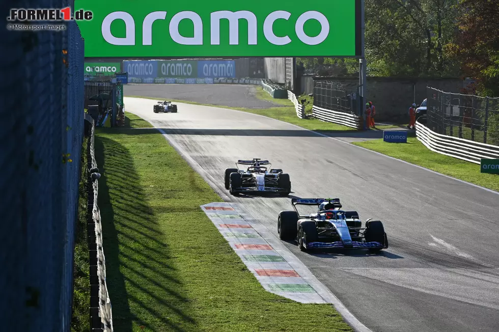 Foto zur News: Esteban Ocon (Alpine), Valtteri Bottas (Alfa Romeo) und Nicholas Latifi (Williams)