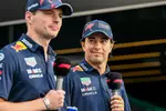 Foto zur News: Max Verstappen (Red Bull), Sergio Perez (Red Bull)