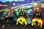 Foto zur News: Max Verstappen (Red Bull), Charles Leclerc (Ferrari) und Carlos Sainz (Ferrari)