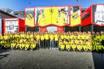 Foto zur News: Ferrari-Gruppenbild in Monza