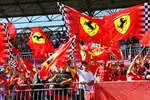 Foto zur News: Ferrari-Fans in Monza