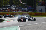 Foto zur News: Charles Leclerc (Ferrari), George Russell (Mercedes) und Daniel Ricciardo (McLaren)