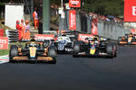 Foto zur News: Daniel Ricciardo (McLaren), Max Verstappen (Red Bull) und Pierre Gasly (AlphaTauri)