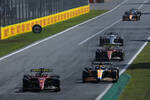 Foto zur News: Charles Leclerc (Ferrari), Daniel Ricciardo (McLaren) und Carlos Sainz (Ferrari)