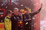 Foto zur News: Charles Leclerc (Ferrari), Max Verstappen (Red Bull) und George Russell (Mercedes)