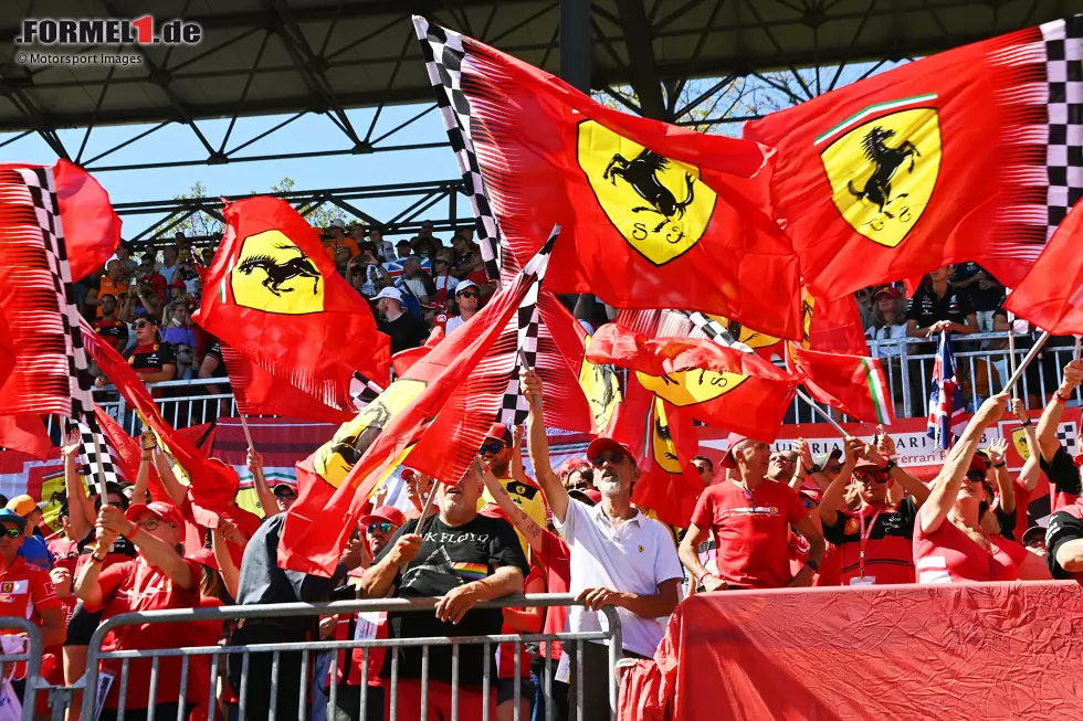 Foto zur News: Ferrari-Fans in Monza