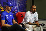 Foto zur News: Mick Schumacher (Haas) und Lewis Hamilton (Mercedes)