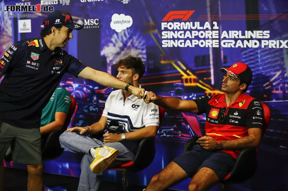 Foto zur News: Sergio Perez (Red Bull) und Carlos Sainz (Ferrari)