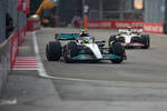 Foto zur News: Lewis Hamilton (Mercedes) und Mick Schumacher (Haas)