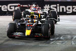 Foto zur News: Sergio Perez (Red Bull) und Valtteri Bottas (Alfa Romeo)
