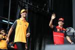 Foto zur News: Daniel Ricciardo (McLaren) und Charles Leclerc (Ferrari)